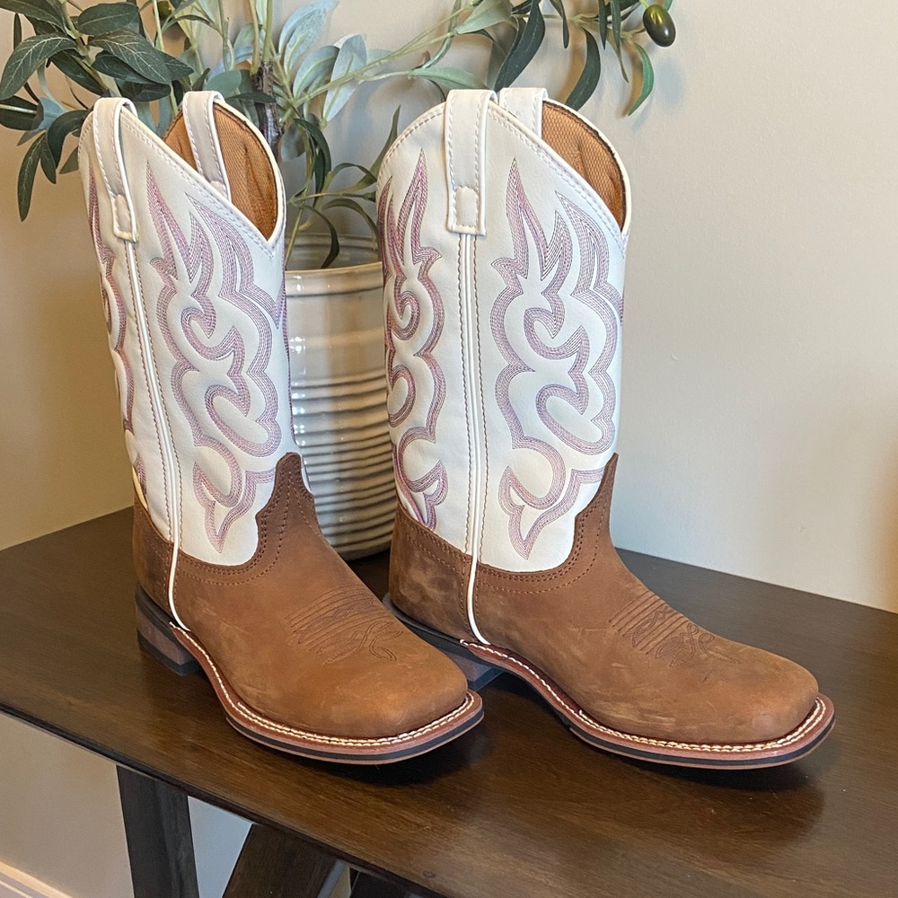 NWOB Laredo Brown Foot Cream Shaft Western Lace-Up Boots with Pink Stitching